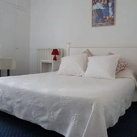 Urban Style Biarritz Le Relais Hotel 3*